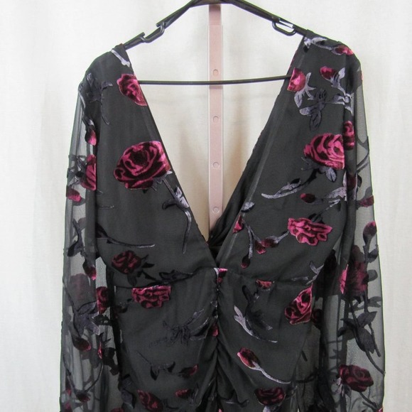 NWT Majorelle XL Revolve Ava Deep V Dress in Black Floral Red Roses Velvet - Picture 7 of 8